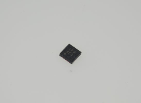 ADM7170ACPZ-3.3-R7 3.3V 2A LDO Regulator 1.8-6.5V Wejście 1μV RMS Hałas 75dB PSRR LFCSP-8 -40°C do +125°C AEC-Q100