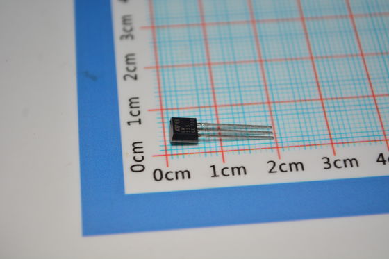 LM235Z Precyzyjny czujnik temperatury w stopniach Celsjusza, dokładność 1°C, zakres od 2°C do 150°C, liniowe wyjście 10mV/°C, łatwa kalibracja, szeroki zakres zasilania 4V-30V, niskie samonagrzewanie, obudowa TO-92