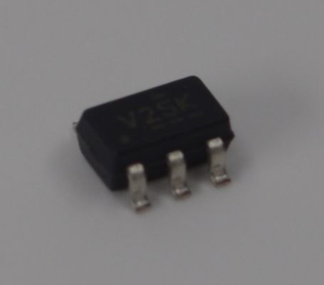 SN74CBTLV1G125DBVR 1-kanałowy przełącznik autobusowy niskiego napięcia <5Ω Opcja 3.3V/2.5V Operacja 0-5V Poziom Transformacja Ultra-Niska moc 10ns Prędkość SOT-23-5 Pakiet umożliwia wprowadzenie ciepła