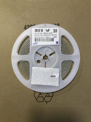 Wysokopojemnościowy kondensator ceramiczny MLCC 1µF X7R w obudowie 1206, napięcie znamionowe 50V, stabilność w szerokim zakresie temperatur, niski ESR/ESL, wysoka obsługa prądu tętnień, solidna wydajność dla filtracji zasilania i zastosowań odsprzęgania w przemyśle.