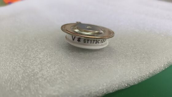 VS-ST303C12CFK0 1200V 300A Moduł IGBT Niska Vce (sat) Niska strata Wysoka wytrzymałość Zintegrowane szybkie przełączanie NTC dla napędów przemysłowych i inwerterów UPS