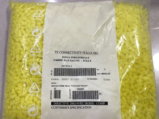 281934-2 2-pozycyjny złącznik typu header o rastrze 2,5 mm, kątowy, przelotowy, ekranowany, z blokadą cierną i polaryzacją, cynowany, do zastosowań przemysłowych i motoryzacyjnych