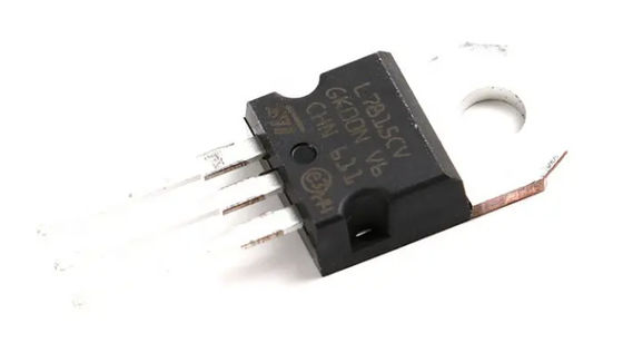 L7815CV-DG 15V 1.5A Regulator liniowy TO-220 Ochrona termiczna/krótkoobiegu ±4% Dokładność od -40°C do +125°C