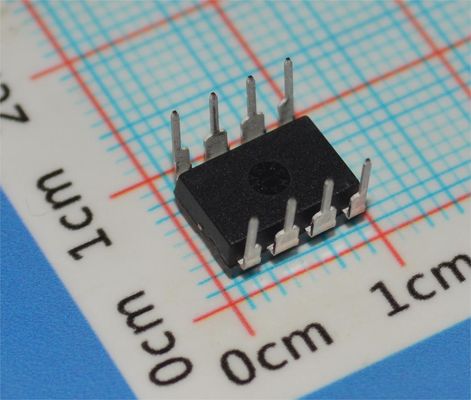 AD820AN 5MHz Precision Op Amp, ±18V zasilacz, 3mV Offset, 1μA Bias Current, DIP-8, od -40°C do +85°C