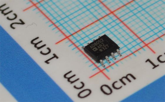 AD8052AR: 300MHz podwójny wzmacniacz operacyjny, szybkość narastania 140V/μs, szumy 4.5nV/√Hz, zasilanie ±5V do ±15V, SOIC-8, -40°C do +85°C