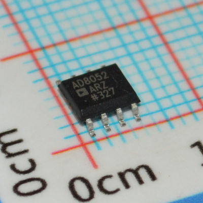 AD8052AR: 300MHz podwójny wzmacniacz operacyjny, szybkość narastania 140V/μs, szumy 4.5nV/√Hz, zasilanie ±5V do ±15V, SOIC-8, -40°C do +85°C