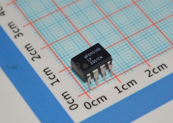 LP2951CN 5V/ADJ 150mA Regulator LDO 3V-30V Wejście ±0.5% Dokładności TO-220/DIP-8 -40°C do +125°C Niski Prąd Spoczynkowy