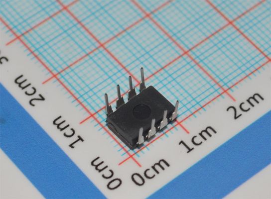LP2951CN 5V/ADJ 150mA Regulator LDO 3V-30V Wejście ±0.5% Dokładności TO-220/DIP-8 -40°C do +125°C Niski Prąd Spoczynkowy