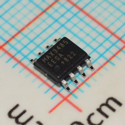 MAX3485EESA 3,3V Nadajnik-Odbiornik RS-485/RS-422 10Mbps 1/8 Obciążenia Jednostkowego (256 Węzłów) ±15kV ESD SOIC-8 -40°C do +85°C