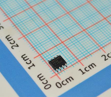 MAX3485EESA 3,3V Nadajnik-Odbiornik RS-485/RS-422 10Mbps 1/8 Obciążenia Jednostkowego (256 Węzłów) ±15kV ESD SOIC-8 -40°C do +85°C