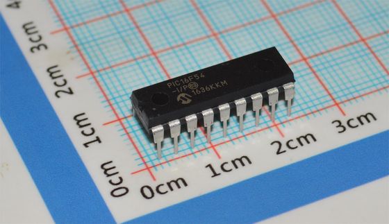PIC16F54-I/P 8-bitowy mikrokontroler RISC 20MHz 512x12 Flash 25B RAM 12 I/O DIP-18 2-5.5V -40°C~125°C Niskie zużycie energii <2mA