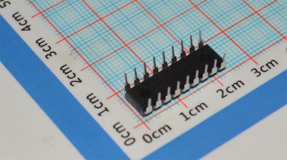 PIC16F54-I/P 8-bitowy mikrokontroler RISC 20MHz 512x12 Flash 25B RAM 12 I/O DIP-18 2-5.5V -40°C~125°C Niskie zużycie energii <2mA