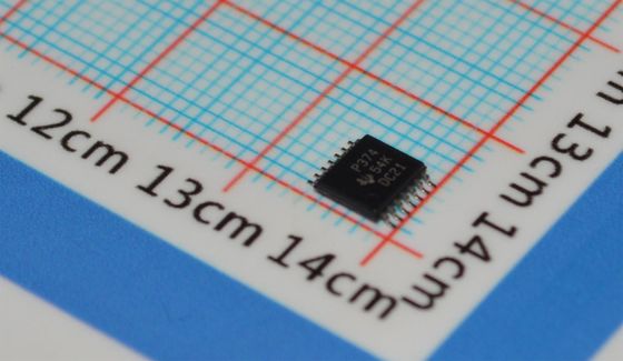 TLC374CPWR Quad CMOS Comparator 2μs Odpowiedź 2,7-16V Zapewnienie 1mV Offset Push-Pull Output TSSOP-14 -40°C do +125°C Klasy przemysłowej