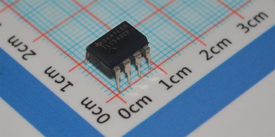 TLC549CP 8-bit ADC 40ksps 4MHz Clock Single Supply 3-6V DIP-8 ±0.5LSB INL Low Power <15mW -40°C to +85°C