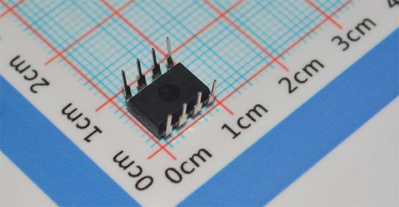 TLC549CP 8-bit ADC 40ksps 4MHz Clock Single Supply 3-6V DIP-8 ±0.5LSB INL Low Power <15mW -40°C to +85°C