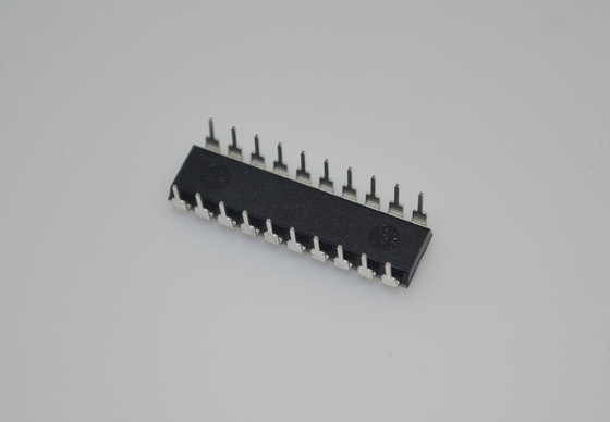 DAC0832LCN 8-Bit Multiplying DAC 1μs Settling Time ±10V Output 20mW Power DIP-20 0°C to +70°C