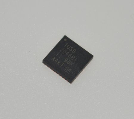 TUSB2046BIRHBR 4-port USB 2.0 Hub Controller z 12Mbps/1.5Mbps Wsparcie zintegrowanych nadajników 3.3V Operator Low EMI Power Saving Mode and Industrial Temper Range (-40°C do 85°C)