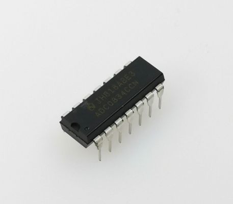 ADC0834CCN 8-bitowy wpis 4-kanałowy ADC 5V Zasilanie seryjne I/O Niska moc 0°C do +70°C Łatwy interfejs MCU Kosztowo efektywne rozwiązanie