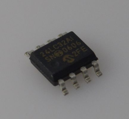 24LC32A-I/SN 32K EEPROM I2C 400kHz Prędkość 1M Cykli Zapisywania Zakres 2.5-5.5V 64-Bajtowa Strona Klasa Przemysłowa Niska Moc Zgodność z RoHS Kompaktowa Obudowa SOIC-8