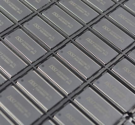 IS42S16320B-7TL SDRAM 64Mb Gęstość 166MHz Prędkość 3.3V Działanie 16Mx16 Organizacja LVTTL Interfejs Temperatura przemysłowa (-40°C~85°C) Kompaktny pakiet TSOP-II Wysoka niezawodność