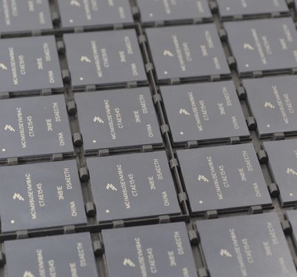 MCIMX6U5EVM10AC i.MX 6UltraLite ARM Cortex-A7 MPU 528MHz 128KB L2 Cache 10/100 Ethernet 2x USB 2.0 8x UART Secure Boot Industrial Temp (-40°C do +105°C) Konstrukcja niskiej mocy