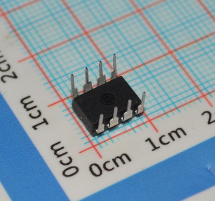 AD820AN Wzmacniacz operacyjny 5MHz BW 16V/µs Slew Pojedyncze/Podwójne Zasilanie Niskie 1.8mA Prąd Rail-to-Rail Wyjście -40°C~125°C 8-Pin DIP/SOIC Klasa Przemysłowa