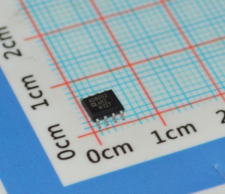 AD8052AR Wysokiej prędkości 300MHz Op Amp Niski hałas 4.5nV/√Hz 5V Operacja Wydźwięk kolejowo-kolejny Niskie zniekształcenie i napęd wyjściowy 160mA dla buforów wideo/ADC