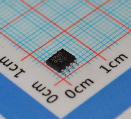 AD8052AR Wysokiej prędkości 300MHz Op Amp Niski hałas 4.5nV/√Hz 5V Operacja Wydźwięk kolejowo-kolejny Niskie zniekształcenie i napęd wyjściowy 160mA dla buforów wideo/ADC