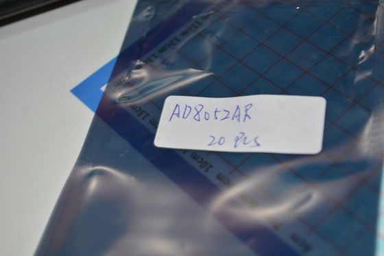 AD8052AR Wysokiej prędkości 300MHz Op Amp Niski hałas 4.5nV/√Hz 5V Operacja Wydźwięk kolejowo-kolejny Niskie zniekształcenie i napęd wyjściowy 160mA dla buforów wideo/ADC