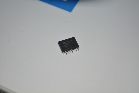 ADM2486BRWZ Wyizolowany nadajnik RS-485 500kbps 2.5kV Wyizolowanie ±15kV ESD 3V/5V Logika Wysoka temperatura przemysłowa CMR dla sterowania PLC / silnikiem