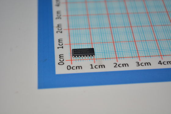 AM26LV32IDR Poczwórny odbiornik różnicowy, działanie 3 V do 3,6 V, 32 Mb/s, ±15 kV ESD, Fail-Safe, 8 kV HBM, przemysłowa temp., TTL/CMOS dla sieci RS-422/485