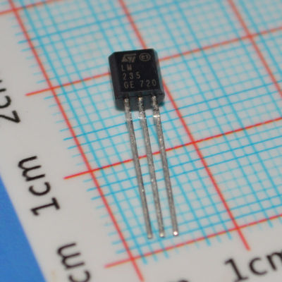 LM235Z Precyzyjny czujnik temperatury w stopniach Celsjusza, dokładność 1°C, zakres od 2°C do 150°C, liniowe wyjście 10mV/°C, łatwa kalibracja, szeroki zakres zasilania 4V-30V, niskie samonagrzewanie, obudowa TO-92