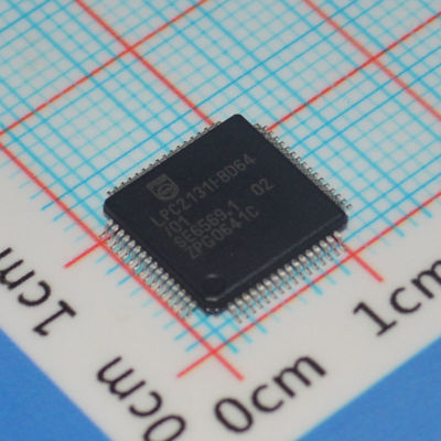 LPC2131FBD64/01,15 ARM7 MCU 32-bit RISC Core 64KB Flash 16KB RAM 60MHz Prędkość USB 2.0 2x UART 64-LQFP -40°C do +85°C Klasa przemysłowa