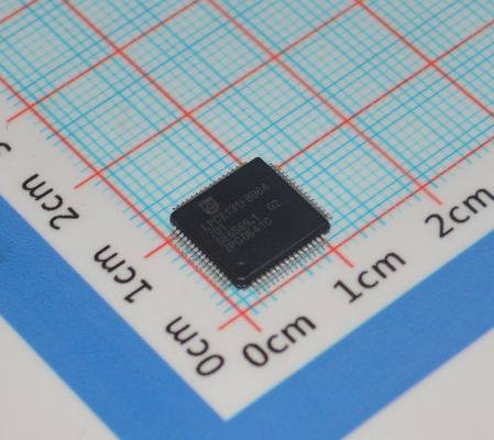 LPC2131FBD64/01,15 ARM7 MCU 32-bit RISC Core 64KB Flash 16KB RAM 60MHz Prędkość USB 2.0 2x UART 64-LQFP -40°C do +85°C Klasa przemysłowa