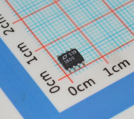 LT1800CS8#PBF Wzmacniacz operacyjny 100MHz pasmo przenoszenia, 450V/µs szybkość narastania, 3.5nV/√Hz szumy, zasilanie 2.7-12.6V, wejście/wyjście typu rail-to-rail, obudowa 8-Pin SOIC, -40°C do 85°C, niskie zużycie energii