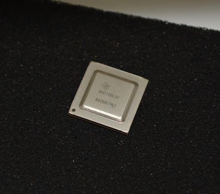 ADC12DL3200ACF Próbkujący RF ADC 12-bitowa Rozdzielczość Dwa Kanały 3.2GSPS Szybkość 6.4GBaud Interfejs JESD204B Praca Wielopasmowa Ultra-Niskie Zasilanie Szeroka Przepustowość Analogowa Zintegrowana Konwersja W dół Cyfrowa