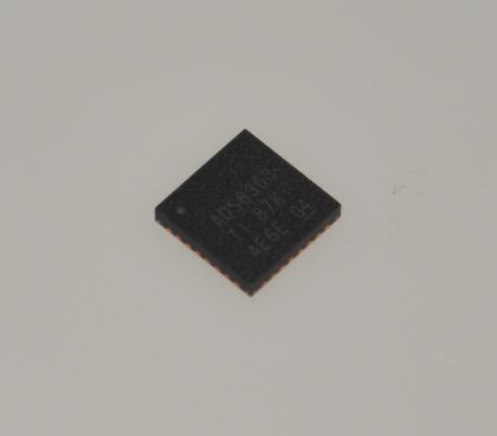 ADS8363SRHBR ADC 16-bitowa rozdzielczość 500kSPS Przepustowość 6-kanałowa Jednoczesne pobieranie próbek Niska moc (85mW) Równoległy interfejs ±2,5 V Bipolarny wejście wewnętrzne odniesienie 64-pin pakiet QFP