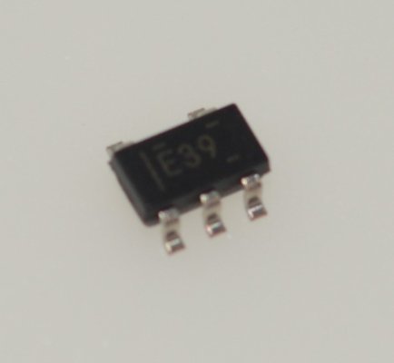 INA139NA/3K Monitor prądu bocznikowego wysokiej strony Cechy: Wysoka dokładność, szeroki zakres zasilania 2,7-36V, niski offset 90µV, ocena do +85°C, stałe wzmocnienie 3k, obudowa SC70, działanie dwukierunkowe i doskonała wydajność DC