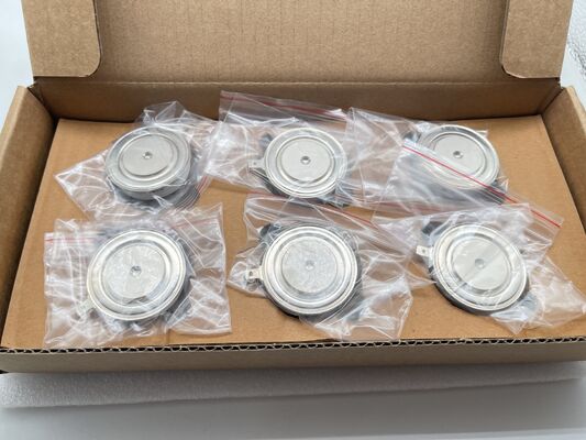 VS-ST330C16C0 1600V 330A Moduł półmocu Niskie Vce (sat) Niskie straty Wysokie krótkofalowe wytrzymałość Zintegrowany NTC dla inwerterów przemysłowych i wysokiej mocy UPS