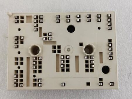 35ACC12F4V1 12V 3.5A Transistor PNP samochodowy Niski VCE (sat) 250mV Wysoki przyrost prądu SOT-223 Pakiet AEC-Q101 Kwalifikowany do zmiany obciążenia i sterowania silnikiem w pojazdach