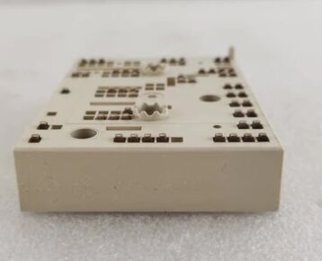 35ACC12F4V1 12V 3.5A Transistor PNP samochodowy Niski VCE (sat) 250mV Wysoki przyrost prądu SOT-223 Pakiet AEC-Q101 Kwalifikowany do zmiany obciążenia i sterowania silnikiem w pojazdach