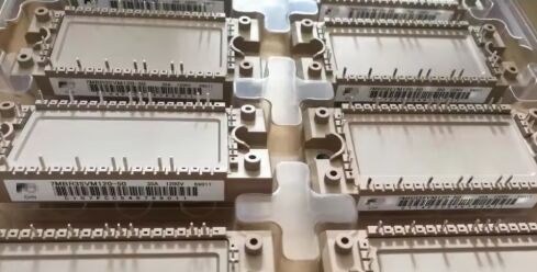 FP25R12KT4 B11 1200V 25A PIM Moduł IGBT Niskie straty w przełączaniu TrenchStop IGBT4 Zintegrowany NTC Izolowana płytka miedziana 150°C Działanie PressFIT Technologia dla napędów silnikowych