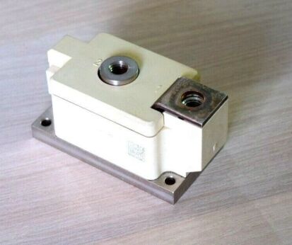 SKKE600/16 1600V 600A Moduł pojedynczej diody Ultra-niski spadek napięcia VF 1.5V Wysoki prąd udarowy 22kA SEMIPACK4 Izolowana podstawa Doskonałe odprowadzanie ciepła Wysoka niezawodność Certyfikat UL dla prostowników i spawarek