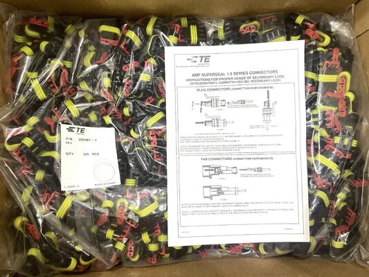 282087-1 4 Pozycja 2,5 mm Włókno-do-płyty pojemnik Krzyp obudowy tarcia zamka Panel montaż polaryzowany UL 94V-0 4.5A Klasyfikacja dla dystrybucji energii i przemysłu