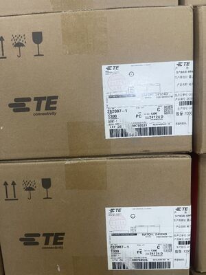 282087-1 4 Pozycja 2,5 mm Włókno-do-płyty pojemnik Krzyp obudowy tarcia zamka Panel montaż polaryzowany UL 94V-0 4.5A Klasyfikacja dla dystrybucji energii i przemysłu