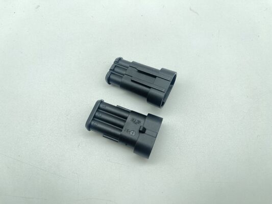 282105-1 3-pozycyjny złącz z rastrem 5,0 mm, pionowy do montażu przewlekanego, ekranowany, z blokadą cierną, spolaryzowany, znamionowy prąd 9A, do zasilaczy i sterowania przemysłowego