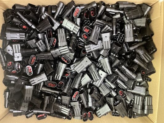 282105-1 3-pozycyjny złącz z rastrem 5,0 mm, pionowy do montażu przewlekanego, ekranowany, z blokadą cierną, spolaryzowany, znamionowy prąd 9A, do zasilaczy i sterowania przemysłowego