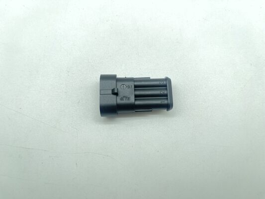 282105-1 3-pozycyjny złącz z rastrem 5,0 mm, pionowy do montażu przewlekanego, ekranowany, z blokadą cierną, spolaryzowany, znamionowy prąd 9A, do zasilaczy i sterowania przemysłowego