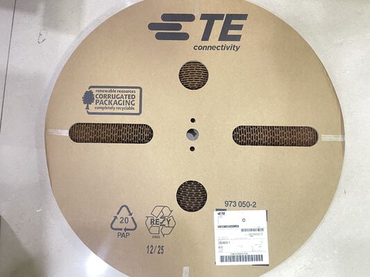 282403-1 8 Pozycja 2,5 mm Włókno-do-płyty pojemnik Crimp Obudowa Zamknięcie tarcia Polaryzowany UL 94V-0 4.5A Panel ratingowy montaż dla przemysłu i motoryzacji