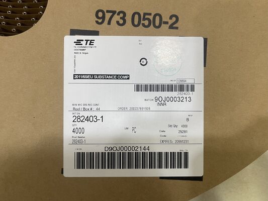 282403-1 8 Pozycja 2,5 mm Włókno-do-płyty pojemnik Crimp Obudowa Zamknięcie tarcia Polaryzowany UL 94V-0 4.5A Panel ratingowy montaż dla przemysłu i motoryzacji